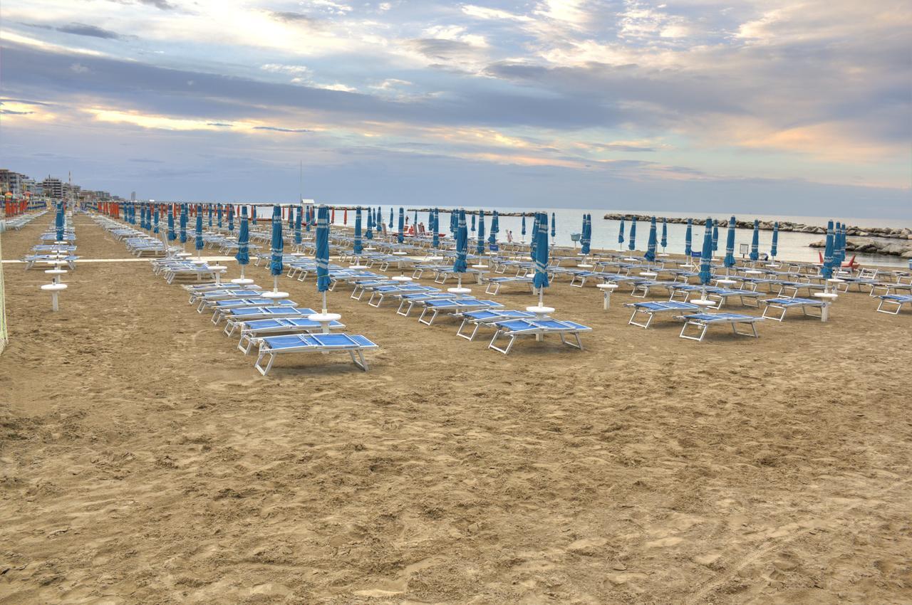 Hotel Simplon Bellaria-Igea Marina Bagian luar foto