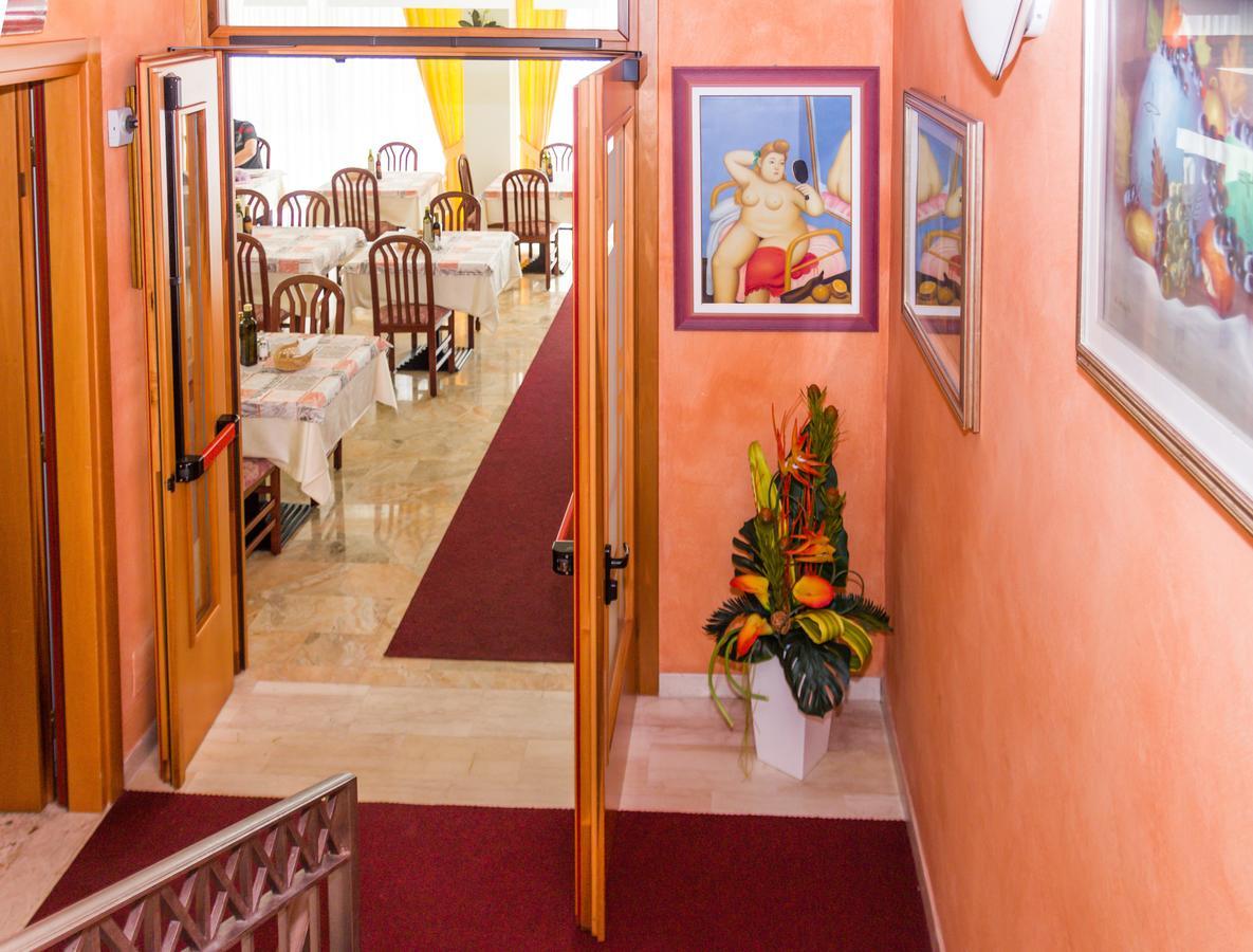 Hotel Simplon Bellaria-Igea Marina Bagian luar foto